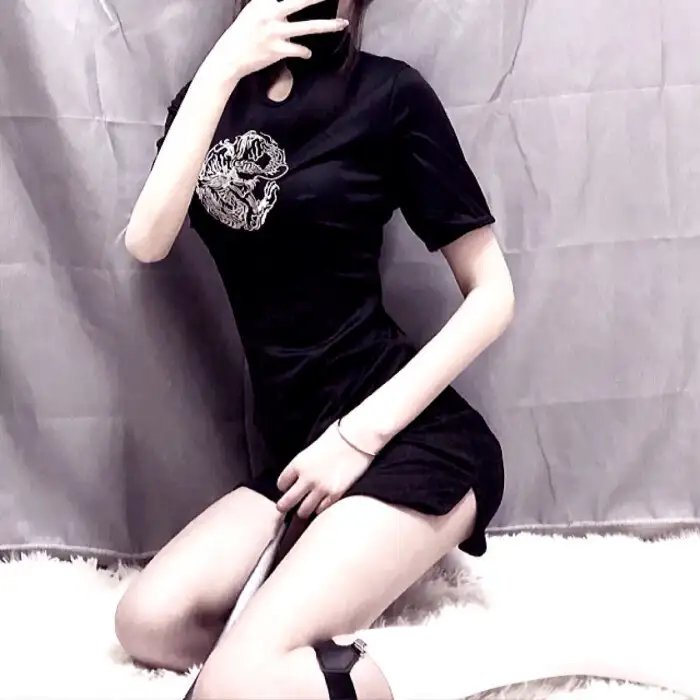 泳池怪诞